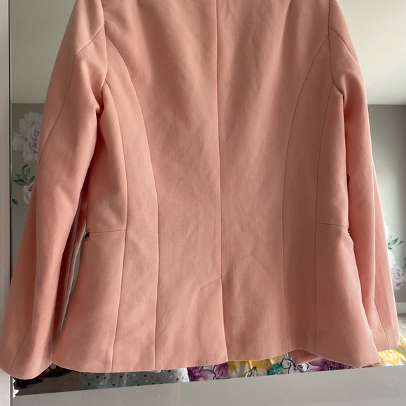 Blazer - Picture 6 of 7